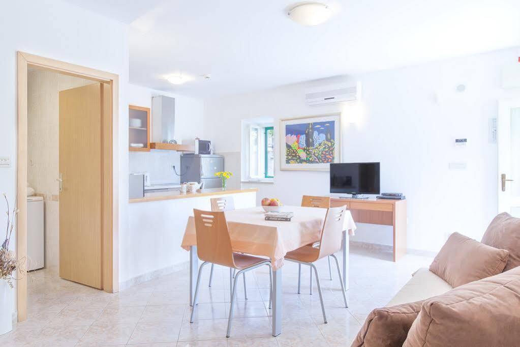 Villa Bonaca Perfect Location For A Holiday With Friends Or Family, Heated Pool Сумартин Екстериор снимка