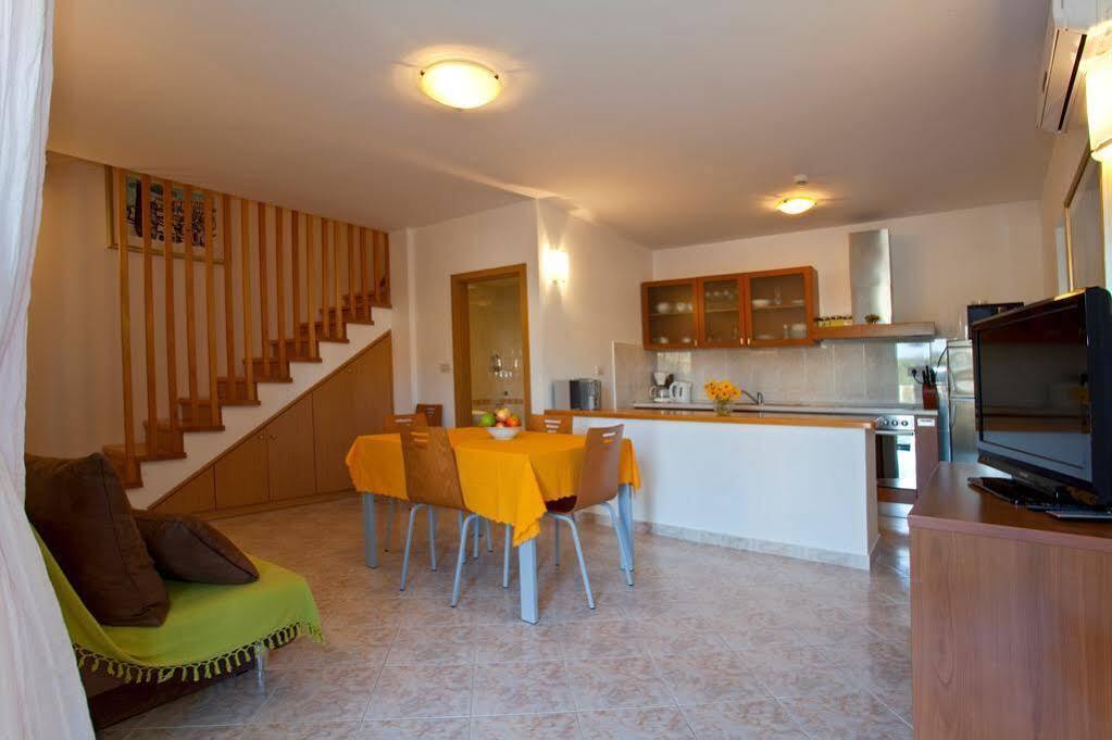 Villa Bonaca Perfect Location For A Holiday With Friends Or Family, Heated Pool Сумартин Екстериор снимка
